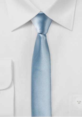 Extra schmal geformte Krawatte eisblau