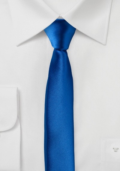 Extra schmal geformte Krawatte ultramarinblau