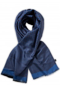 Gefütterter Seidenschal hellblau