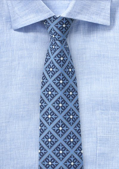 Himmelblaue Krawatte mit Talavera-Dekor