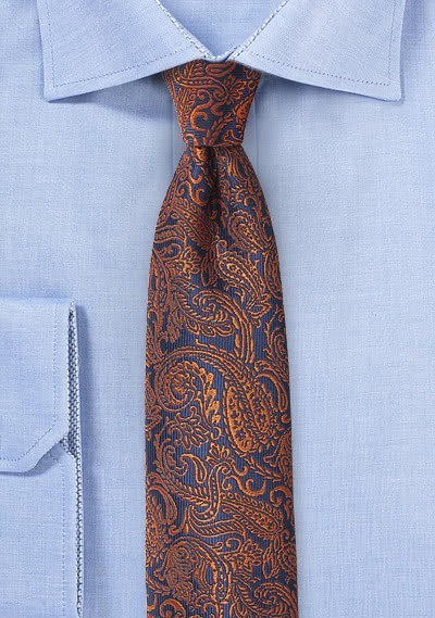 Modische Krawatte Paisleymuster navyblau kupferbraun